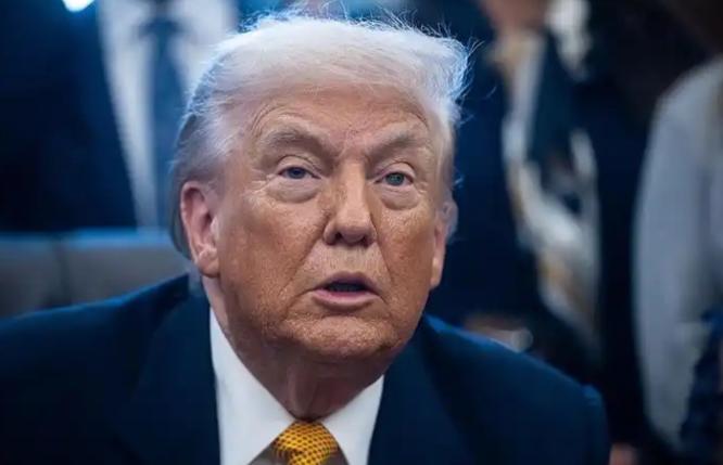 特朗普的结局基本已经写好了。
过去几年里，他的名字几乎和争议画上等号，从商界到政