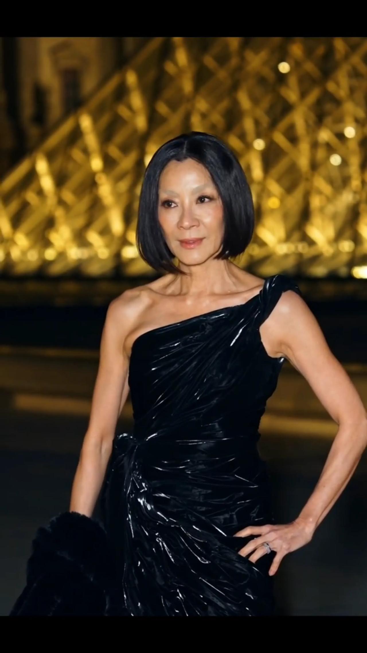 62岁的杨紫琼活动现场这个状态真好，女神气质依旧