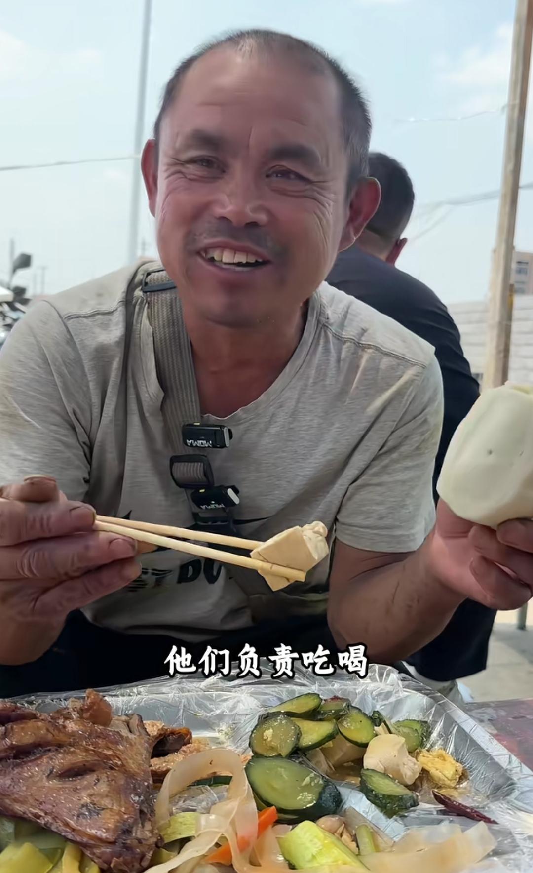 70后、80后结婚时，全凭自身打拼。那时彩礼不多，小两口携手奋进，日子便有了起色