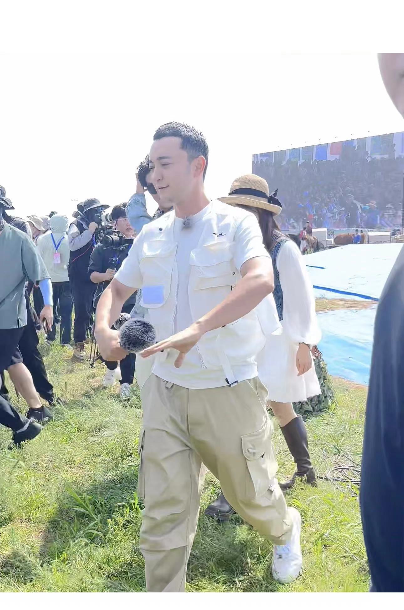 #尼格买提 我把嘉宾都吃了# 怎么回事？尼格买提居然还在线吃起了嘉宾？我感觉这也