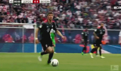 本轮联赛，拜仁在补时阶段连入两球，以3-2逆转弗赖堡后拿下胜利！纵观历史，这是拜