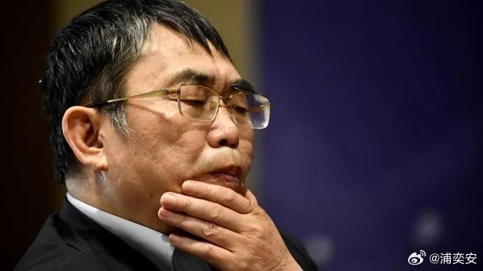 聂卫平，在80后成长记忆里就是“棋圣”的化身，超高的智商代表中国形象，还有与小平