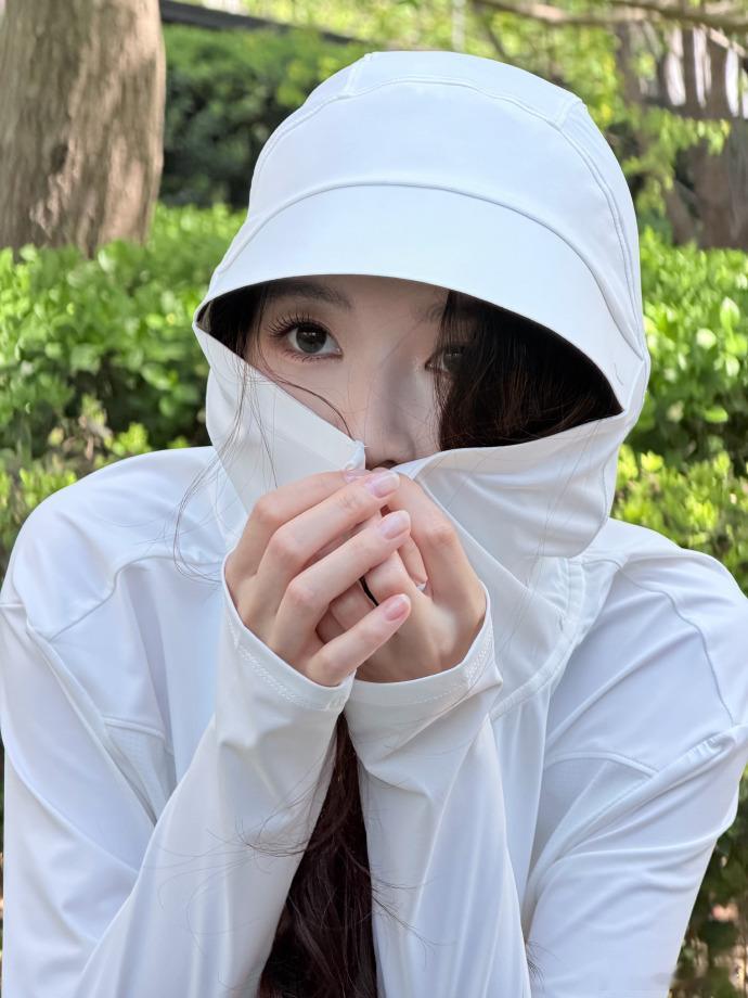 王玉雯hi6录制上班路透5月21日王玉雯录《你好星期六》，一身学院风超吸睛！清爽