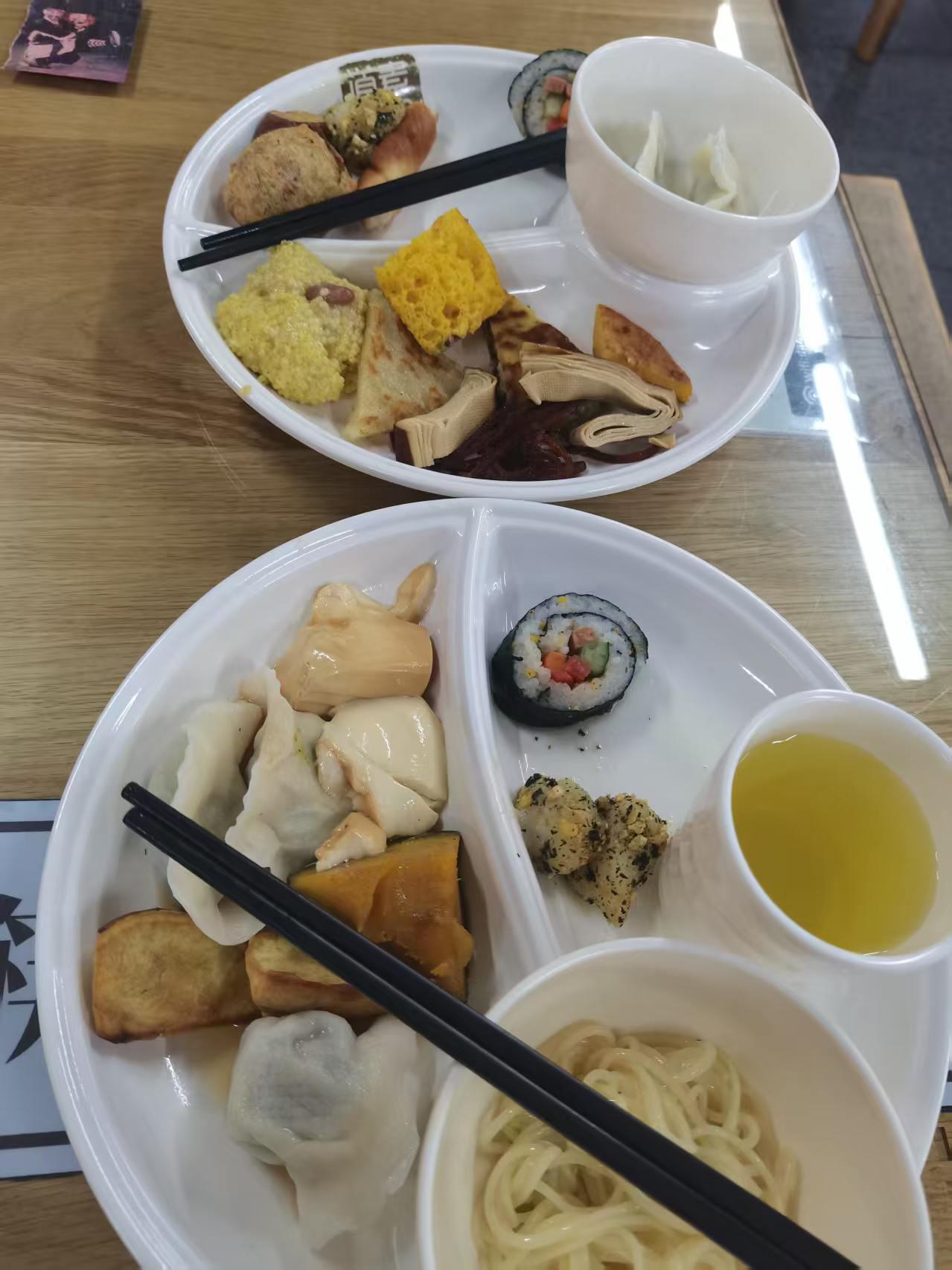 今晚吃饭花了48元。

微感冒，这两天一直在吃药。

嘴没味儿，微疲倦，吃不下东
