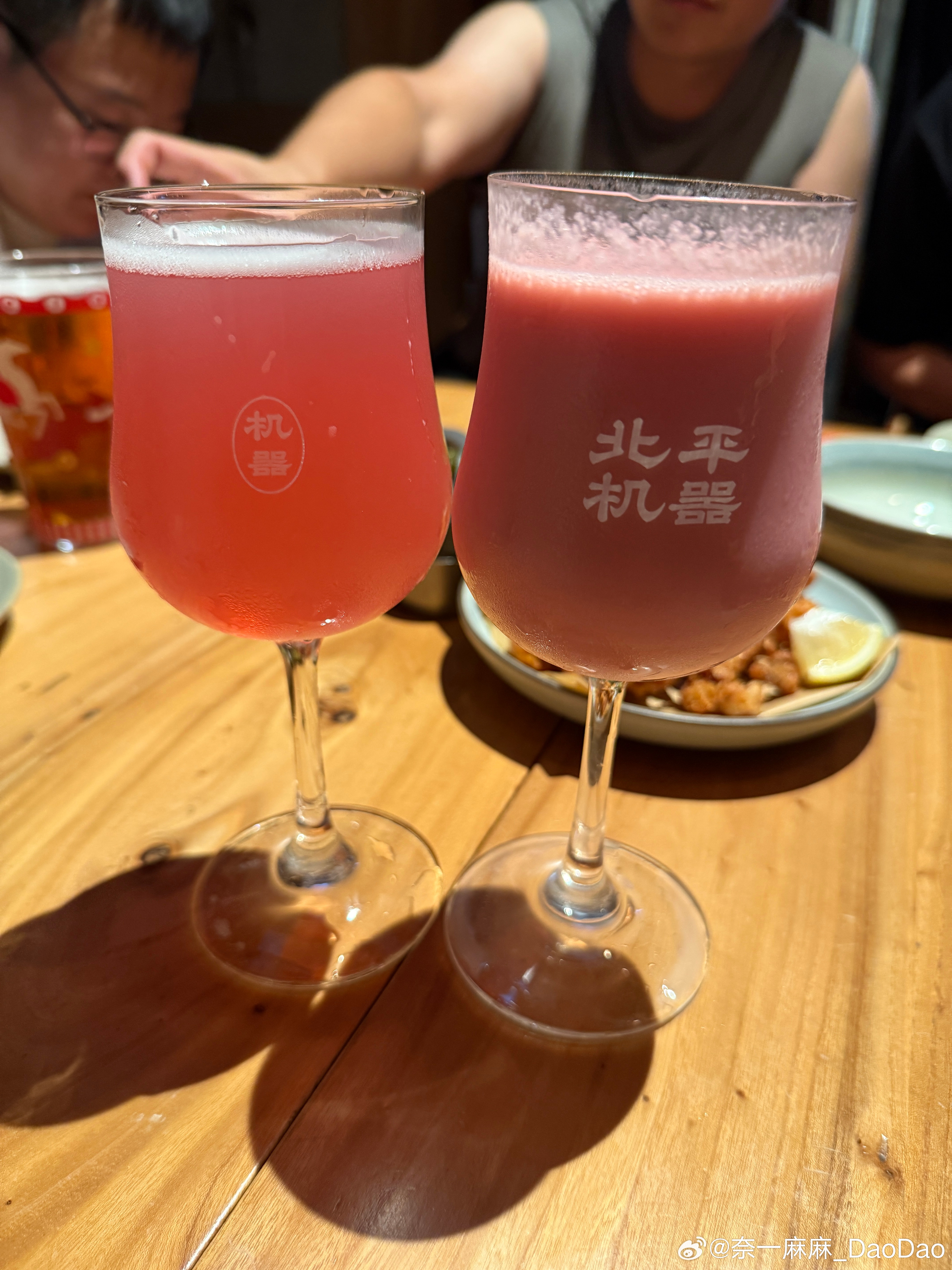 白天带完孩子。晚上该属于自己了。 北京