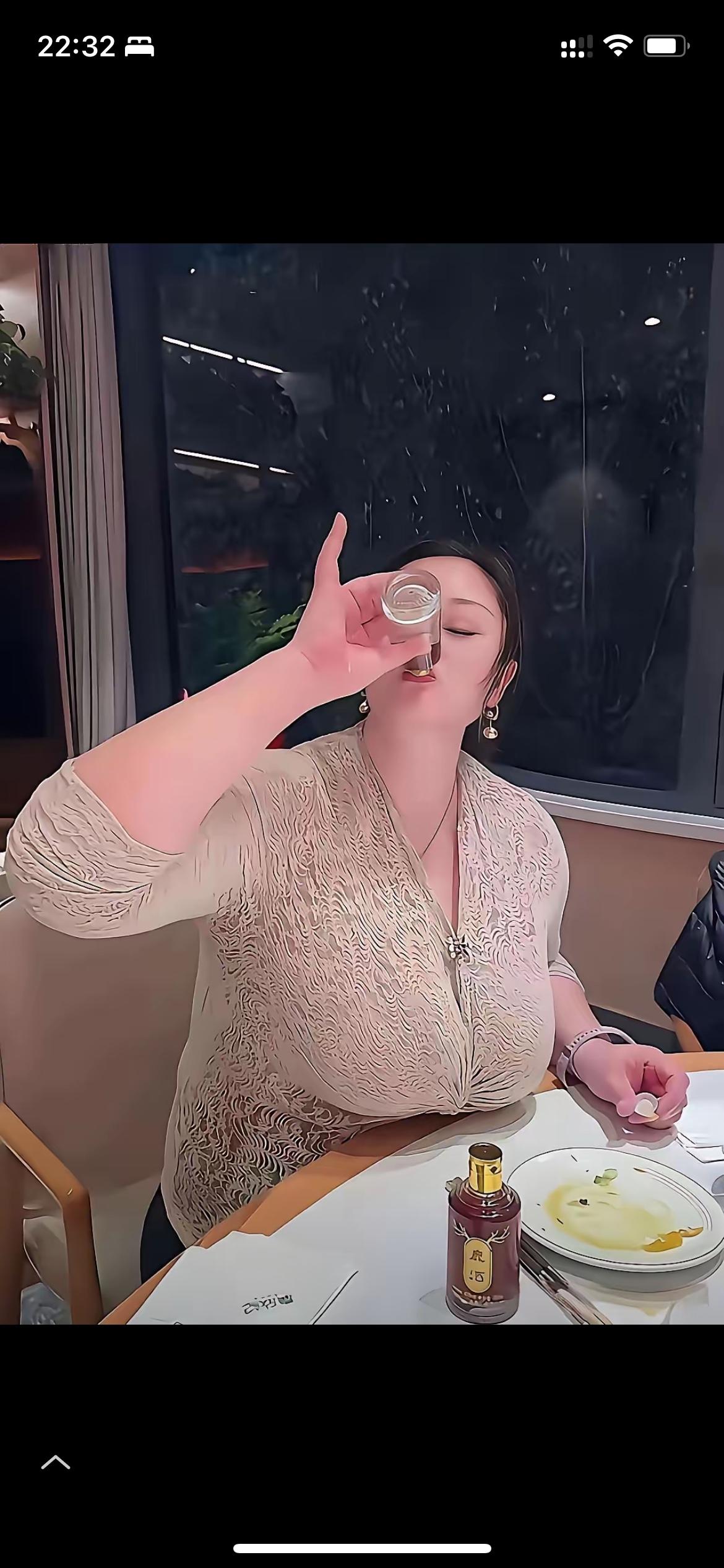 现在很多人会好奇，像图片这种肥美型的女人有多少人愿意娶回家。其实现在不少男生挺喜