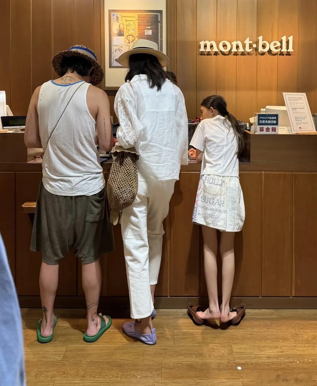 有网友在日本偶遇陈冠希秦舒培一家，他女儿的个子好高啊！腿又直又长，小姑娘今年才9