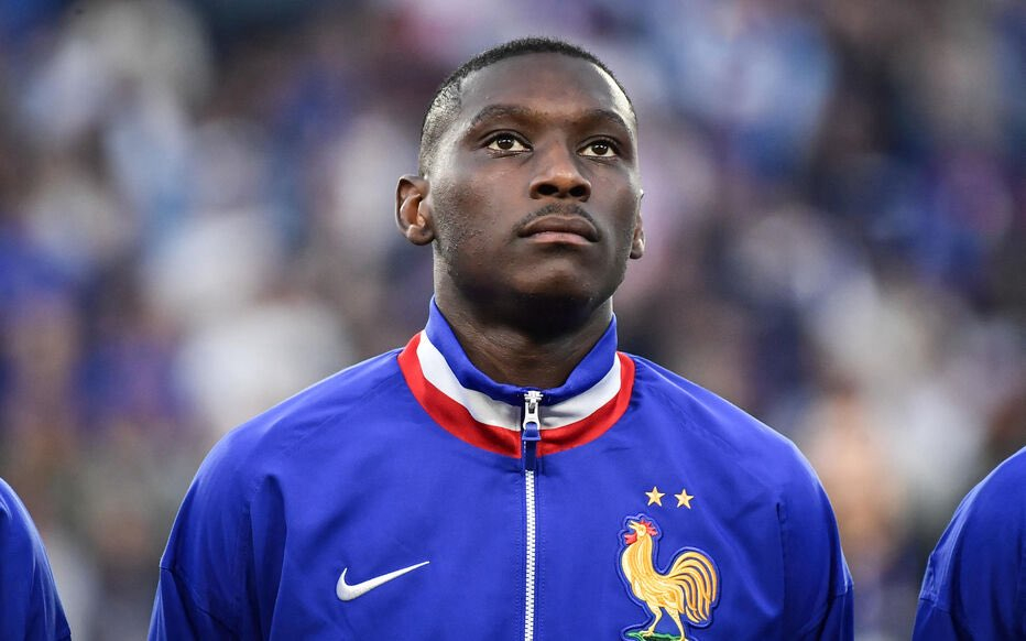 法国媒体RMC记者Fabrice Hawkins，穆阿尼的伤势比预想的更严重。今