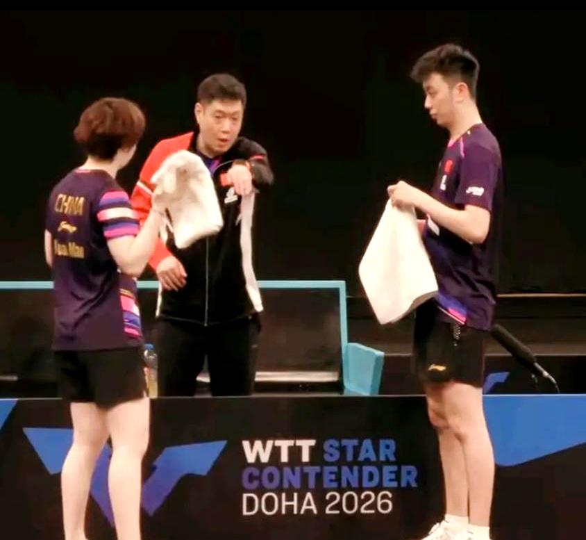 一句话，邱贻可还是蒯曼的主。
 

多哈混双那一场，他坐场外，球迷就炸锅：是不是