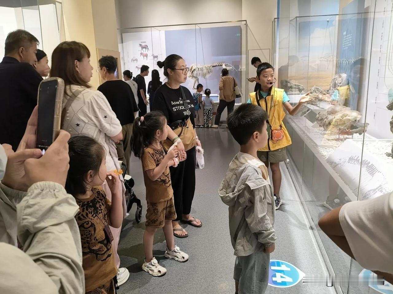 11岁龙凤胎自学备考CAE，开始进入准备阶段，竟然还有个大惊喜。
第一件事就是报