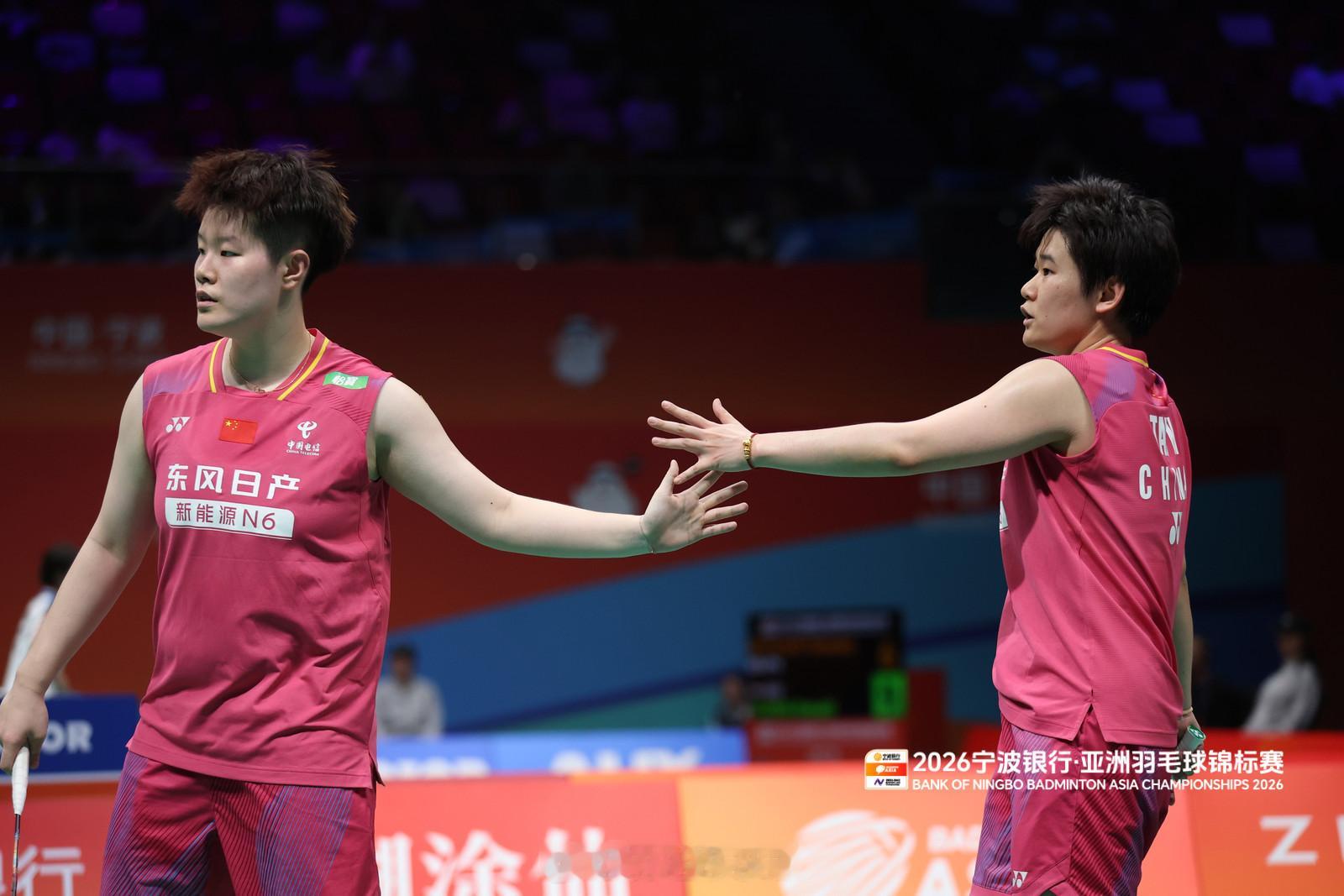 刘圣书/谭宁：用非常规打法，扰乱了对手节奏亚锦赛女双次轮，国羽组合刘圣书/谭宁以