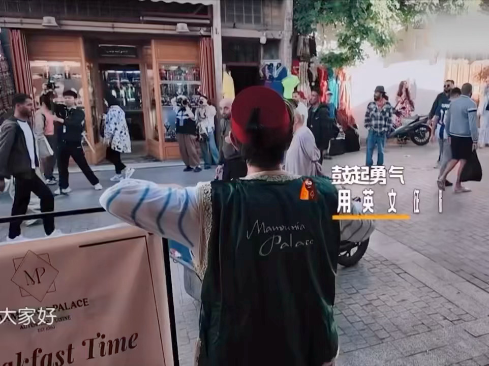 丁禹兮终于开了第一单，真的好努力好真诚！好像迪士尼跑出来的小王子，这揽客的声音真