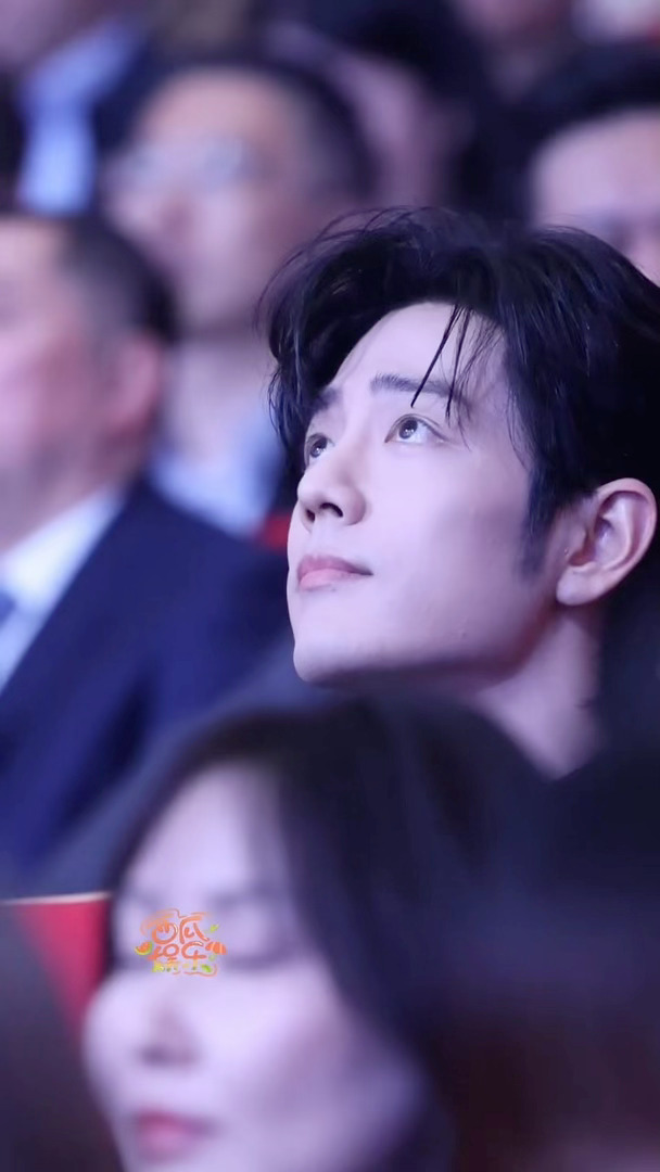 肖战大影节内场直拍肖战兰晓龙孔笙一起走红毯大影节直拍来咯 