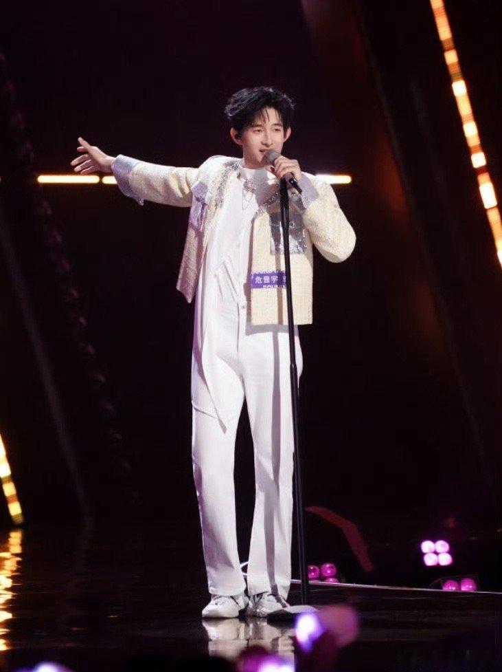 张卓尔说危晋宇帅得让人遐想谁懂啊！张卓尔你是懂夸人的😭 直言危晋宇帅得让人遐想