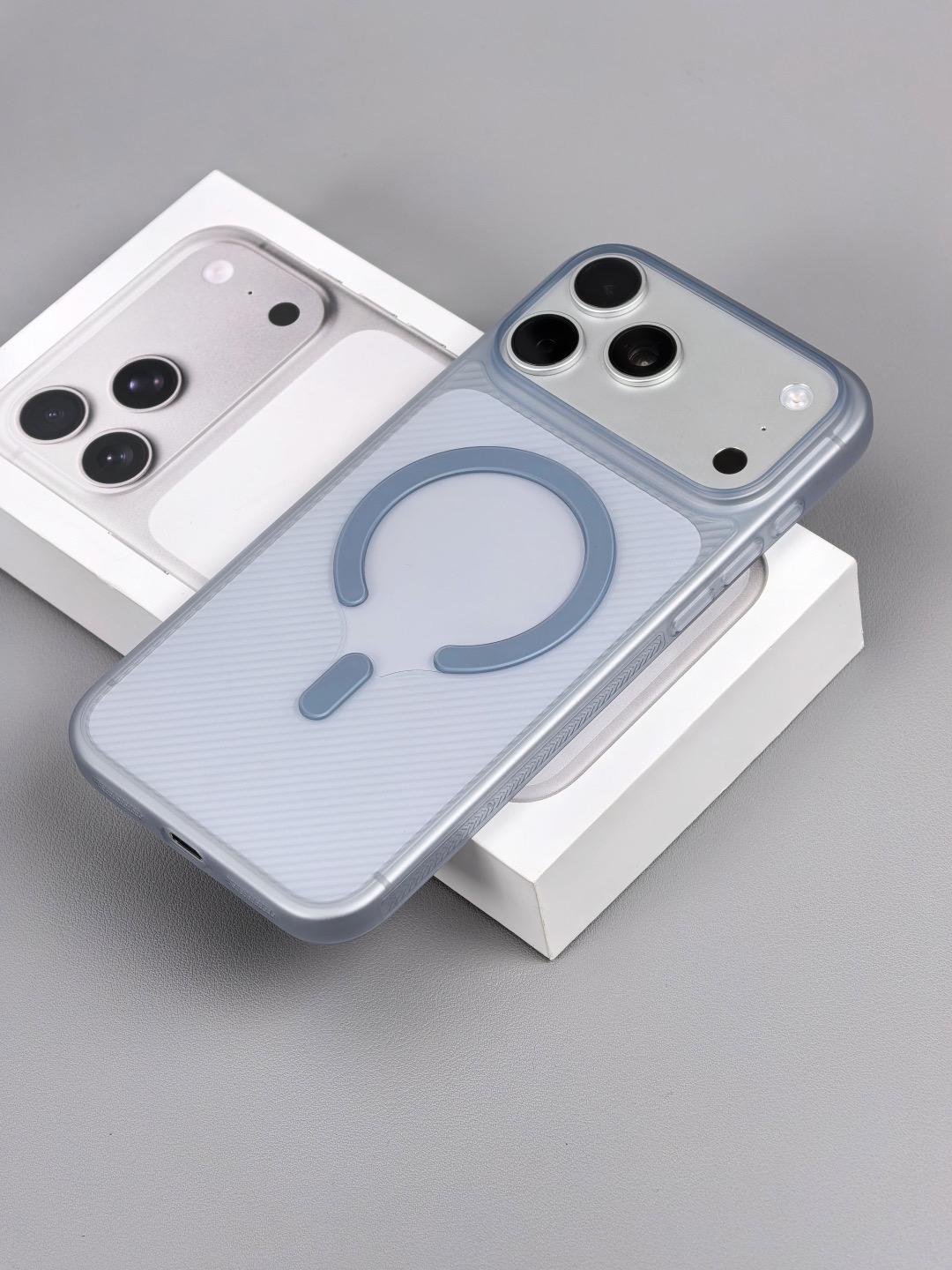 苹果17系列波纹磁吸手机壳
磁吸圈中间是透明设计，防指纹效果很好，相比于普通pp