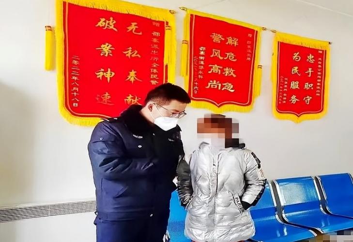 惊险一刻！一根针抢回 40 万元！广东珠海一女子被骗转账时手机突然黑屏，民警紧急