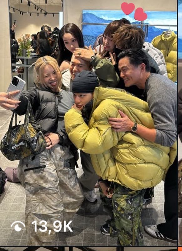 【twi】头靠头贴在一起的李荣书和赵旴灿，这张略缩图目前被删除了 ​​​