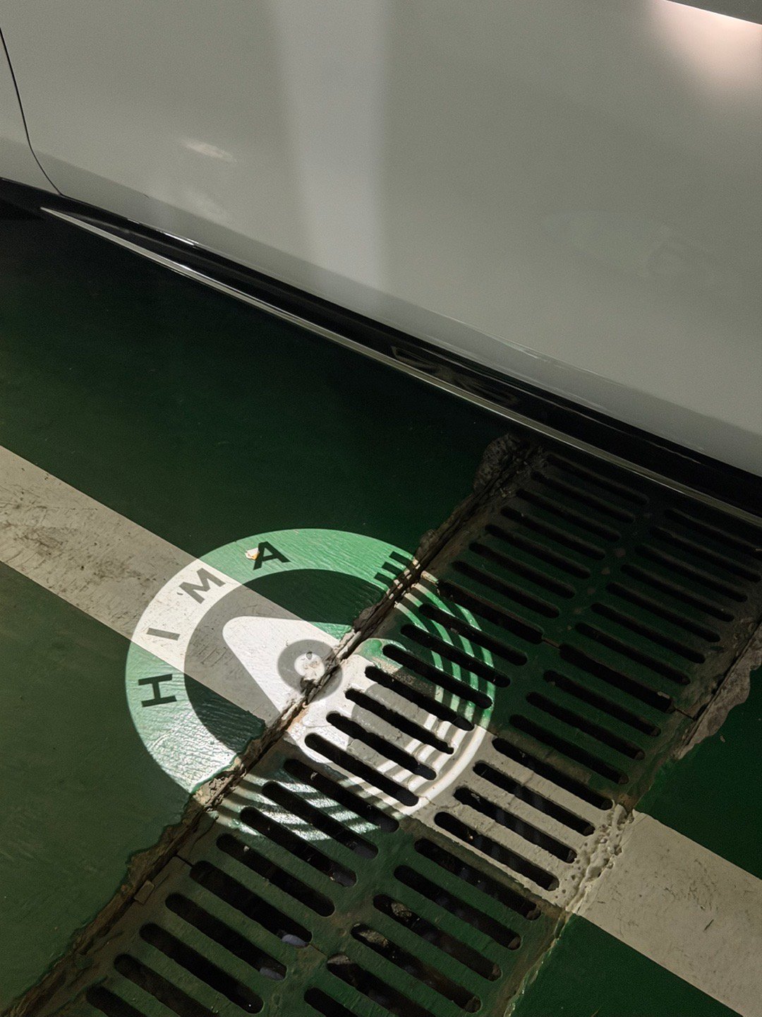 我的智界S7也有迎宾灯了，好高级的感觉