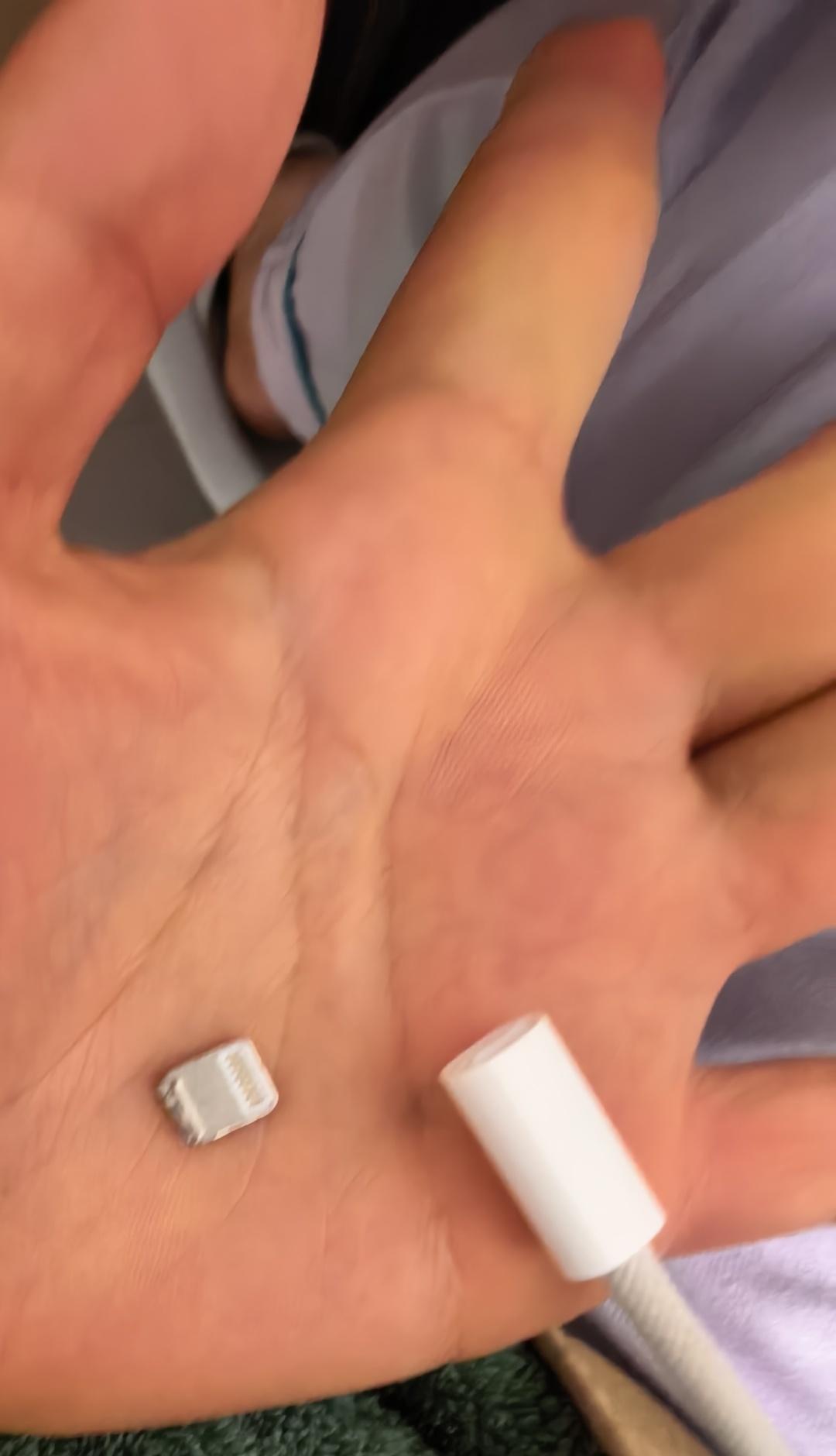 [泪奔]各位有没有好用的苹果平板充电线
因为看到一些恶心的词条
我自己没注意把头