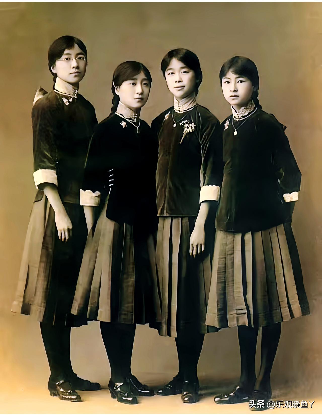 一九一六年，在北京培华女中上学的林徽因与她的三位表姐。这而非演戏，也并非演员所饰