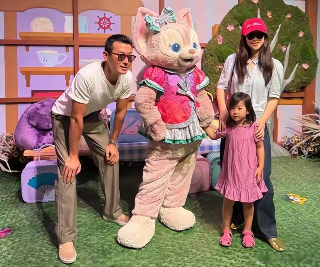朱珠女儿王珠宝4岁了！神态都和妈妈一模一样啊，基因太强大了！ ​​​
