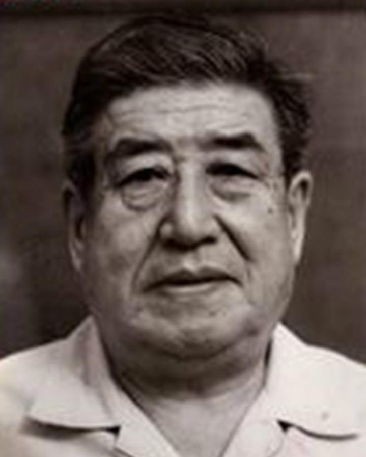 他曾在42岁担任宁夏主要领导，62岁晋升国务院副总理，四位子女却都没有步入政界