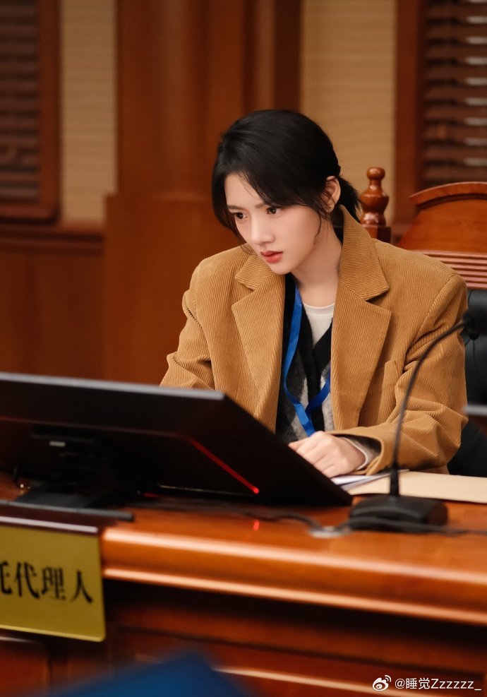 任敏新剧付费上班任敏新剧贴钱上班 为了搞案源也是拼了，贴鸡蛋又费心，任敏这职场人