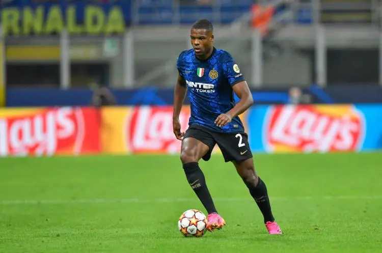 据《都灵体育报》报道，由于续约邓弗里斯的前景并不明朗，国米有意引进阿贾克斯边卫伦