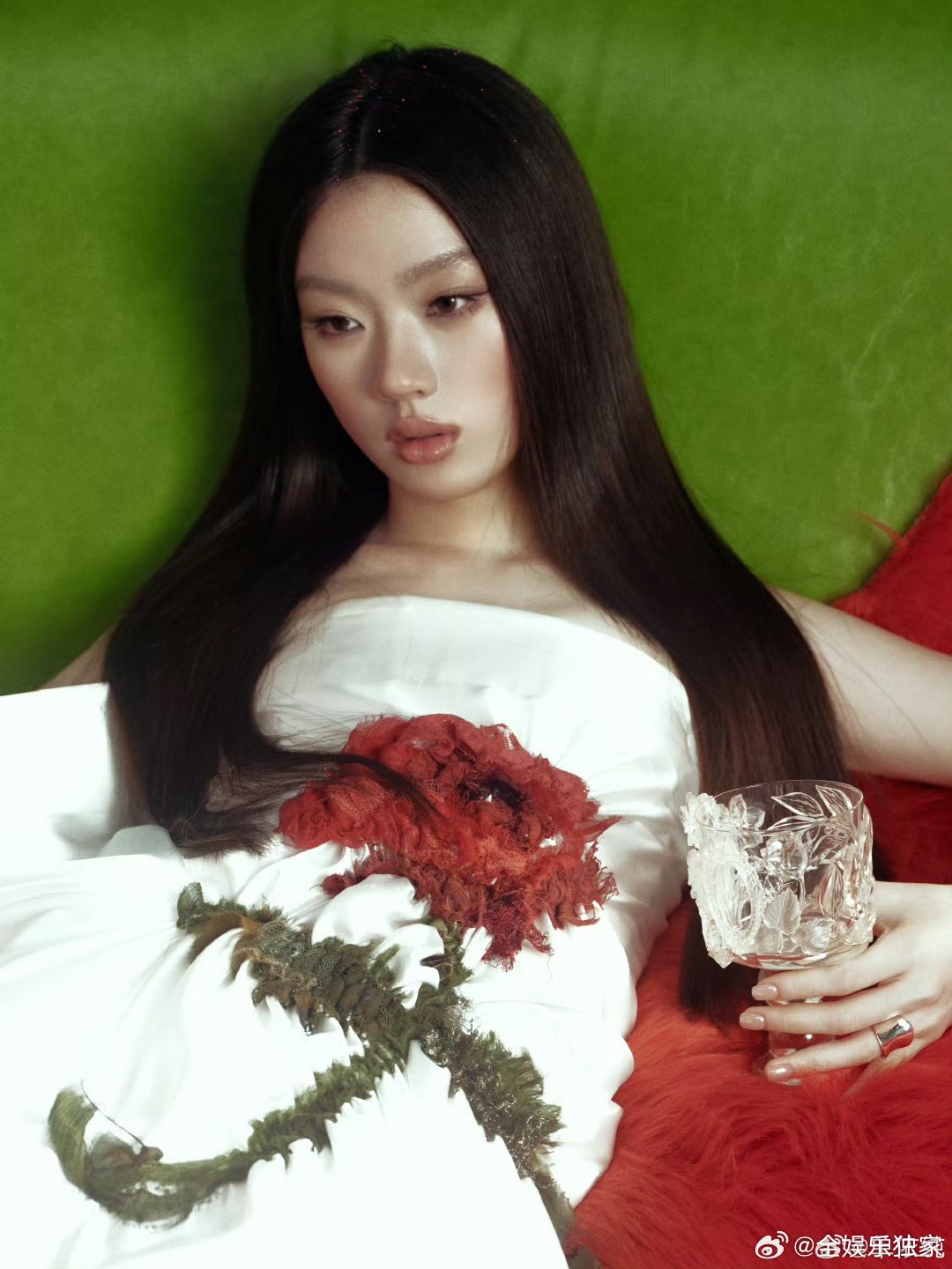 你说你逼单依纯干嘛 《有趣》带着双buff来了！作词作曲里全是底气，从青涩到全能