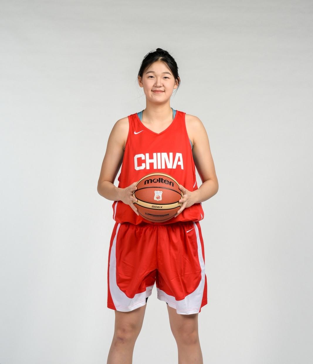 中国U17女篮孙晗昀的三分球真是无可救药了！在今天中国U17女篮对阵斯洛文尼亚女
