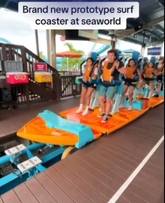 【🎢 海上世界奥兰多已开放一款名为Surf Coaster的站立式过山车。乘客