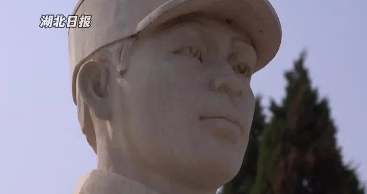 ​黄骅烈士小女儿黄鲁彬清明祭父 “希望大家更了解我的父亲”