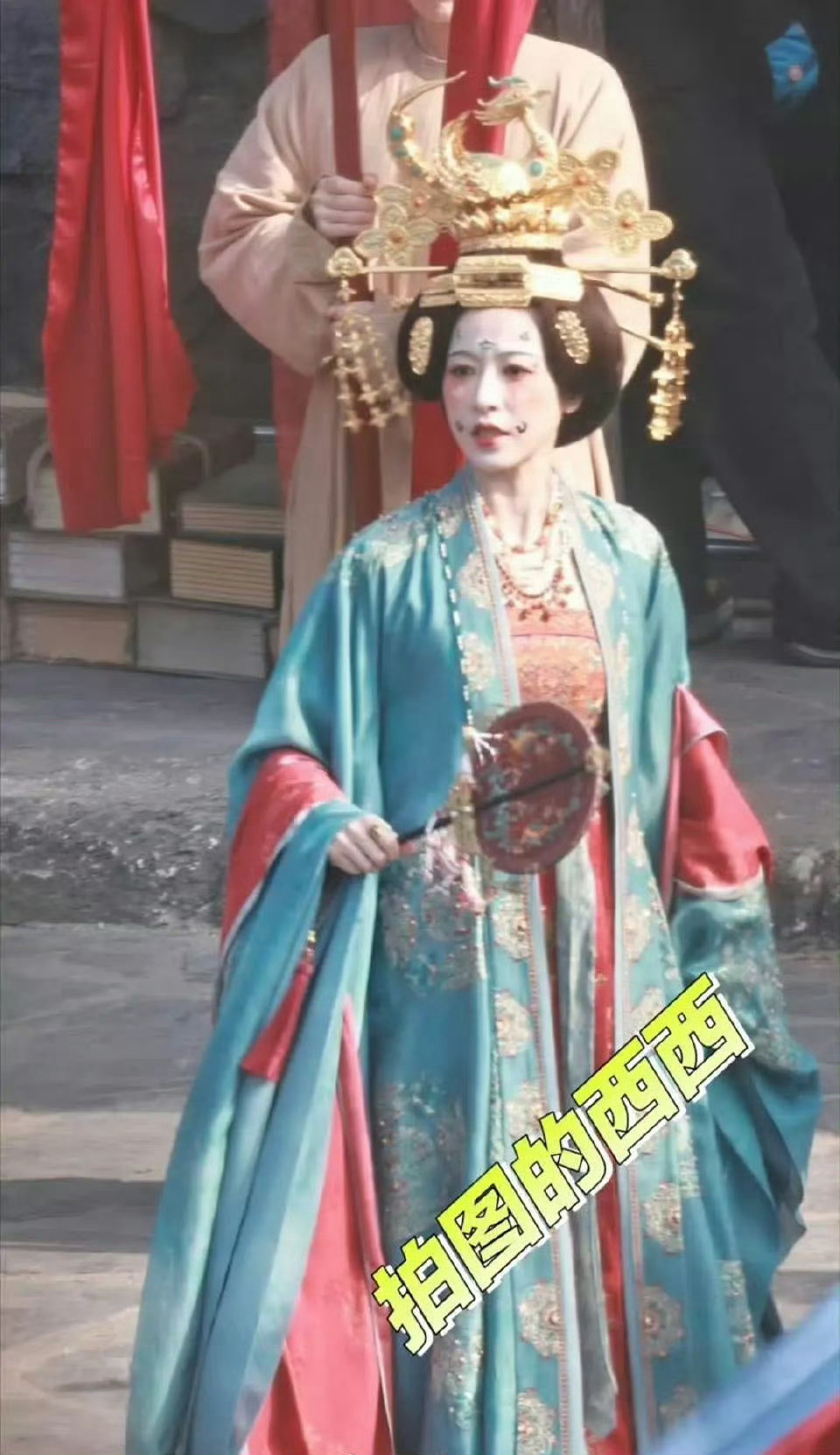 《太平年》婚服造型，女主这发型和妆容怎么有点日式啊 