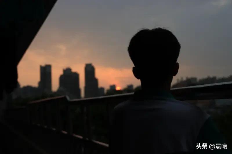 低谷期不可怕，要知道“谷底，从来不是沉沦的深渊，而是向上攀爬的起点。每一步艰难的