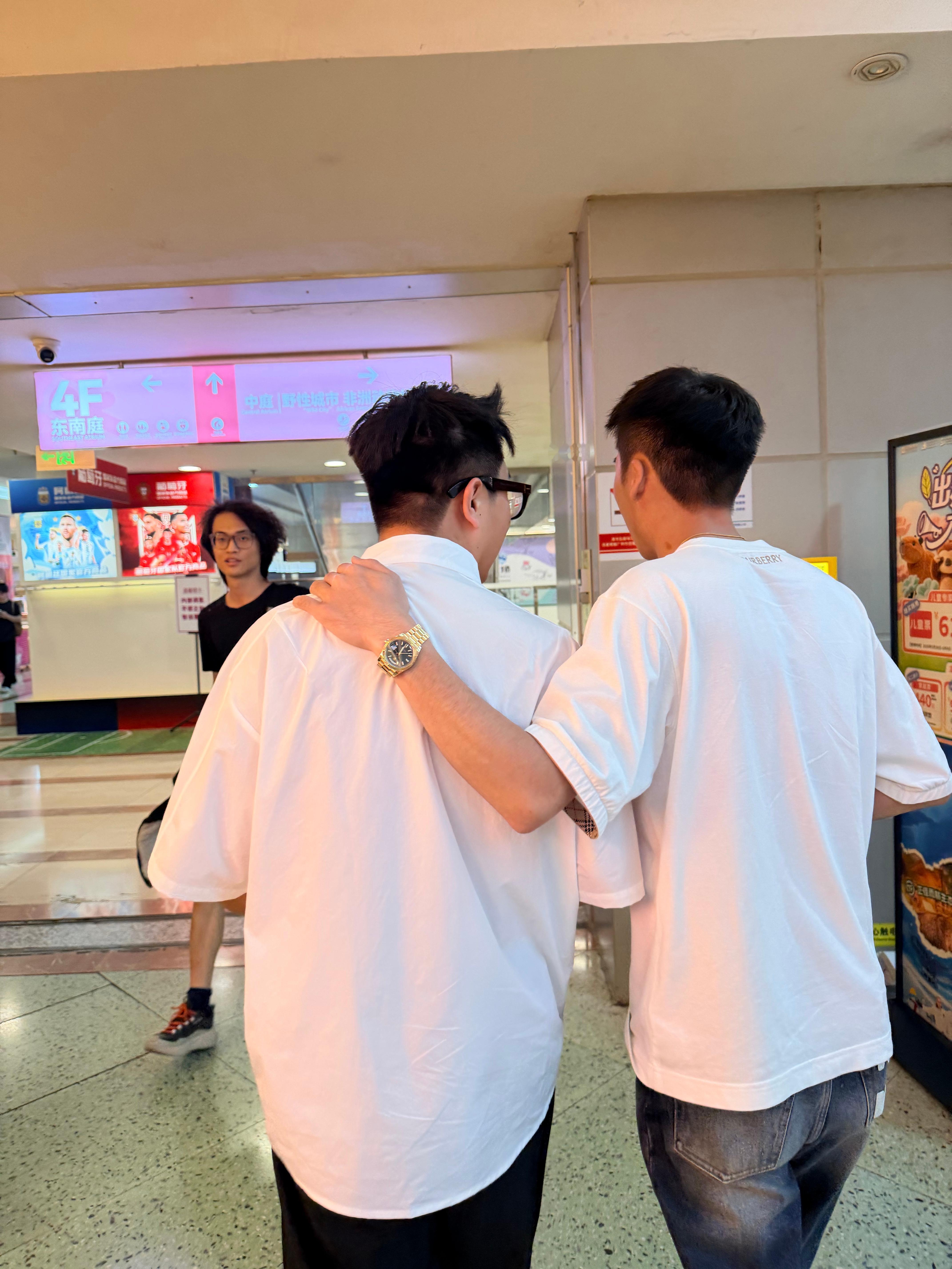 P1:邓才厚朋友(算是俩的媒人)，过年就是开他的车回东北路过的合肥来找我的P2: