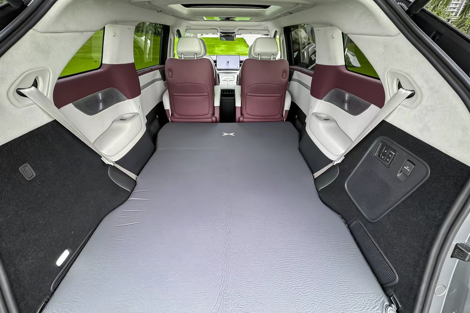 小鹏X9这也太懂我们这种爱和朋友出去玩的心了吧，这大空间，我们爱自驾人士很需要！