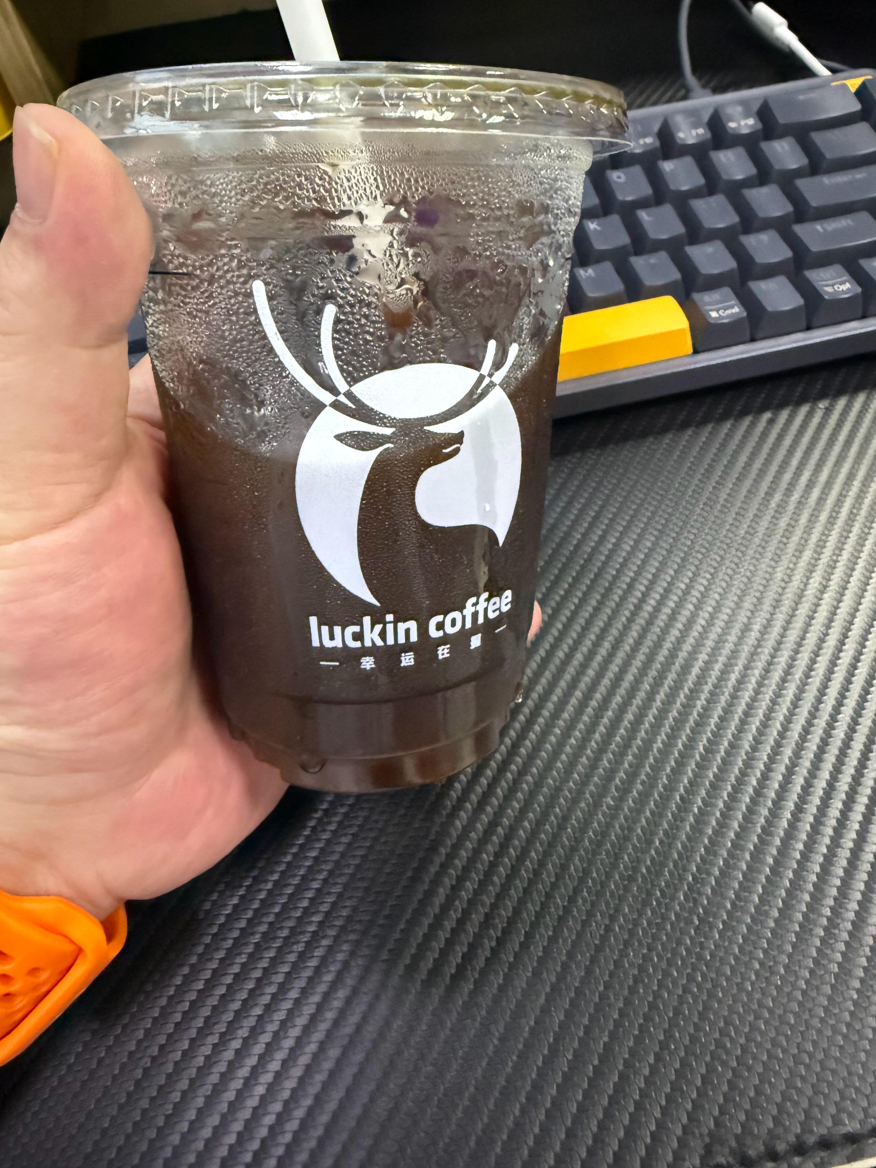 大早上来杯苦咖啡，从小妈妈告诉我，能吃苦的人运气都不会太差！所以，今天你们休息，