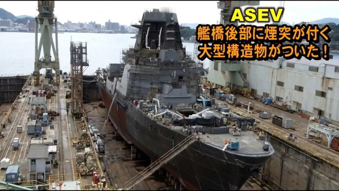 日本巨舰参数压着055？但软肋不在纸面上。

日本三菱重工长崎造船厂内，宙斯盾系