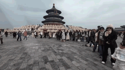 主打一个开团秒跟！ 