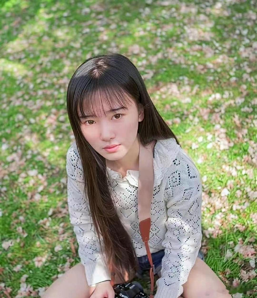 这居然是鞠婧祎早期的时候，怎么跟现在都不像了，变化太大了吧！ ​​​