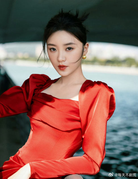 谁会是浪姐7黑马安崎、张月舞台经验拉满，业务能力能打，很有机会成为本季黑马。 