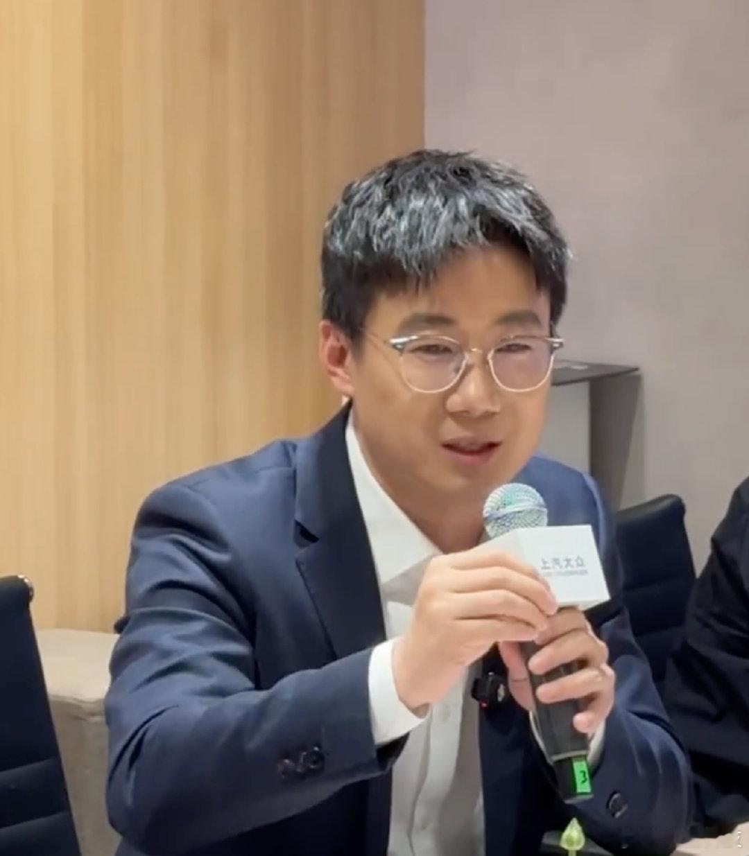 【大众高管回怼李想大众高管称理想仅价格和营销水平领先】据鞭牛士4月27日消息，近