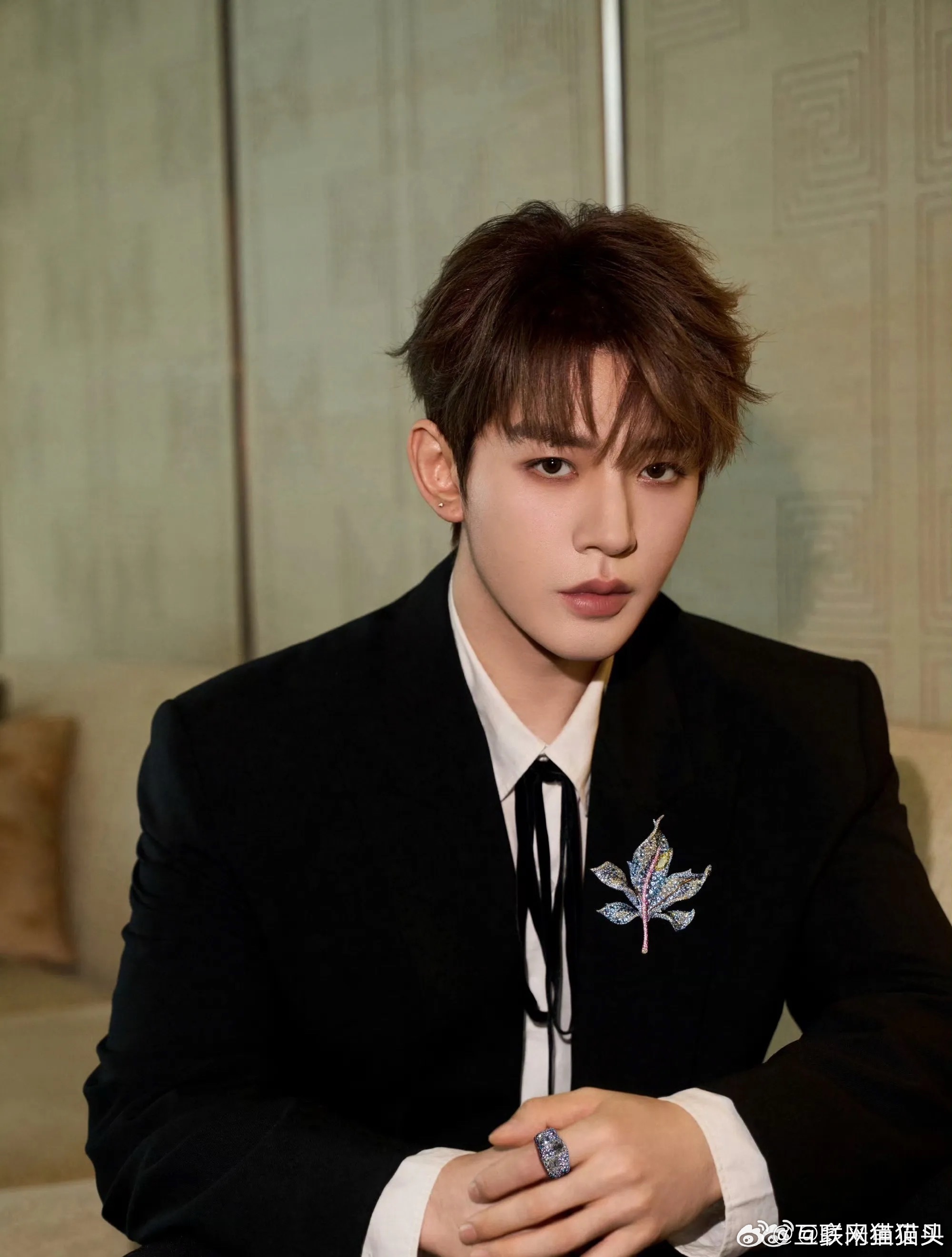 邓为有种无视紫外线的帅 烈日也挡不住的颜值！不管强光直晒还是户外生图，邓为依旧白