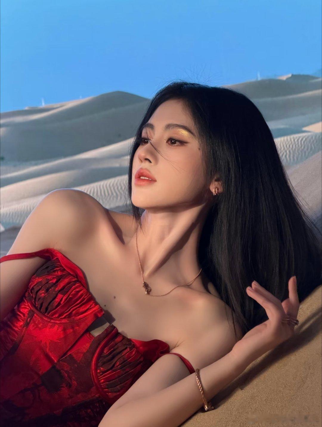 鞠婧祎 沙漠女神！好美！❤️ ​​​