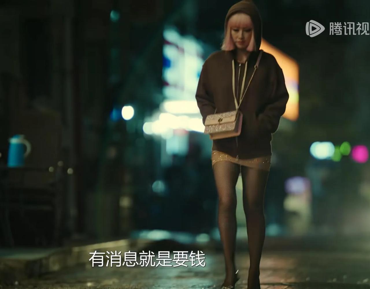有一说一，好像还没有哪一个女演员，比朱珠更胜任黄萧一角。娇艳、性感，台词、形体转