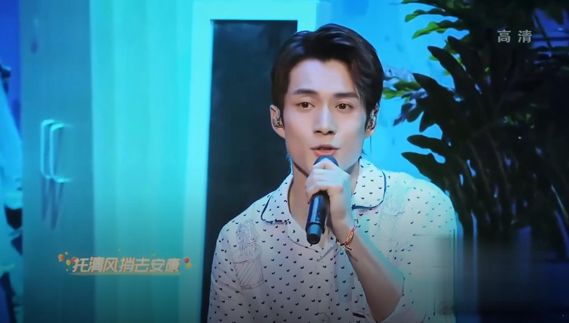 YouTube画质感人但胜过于他唱的实在好听🥺 