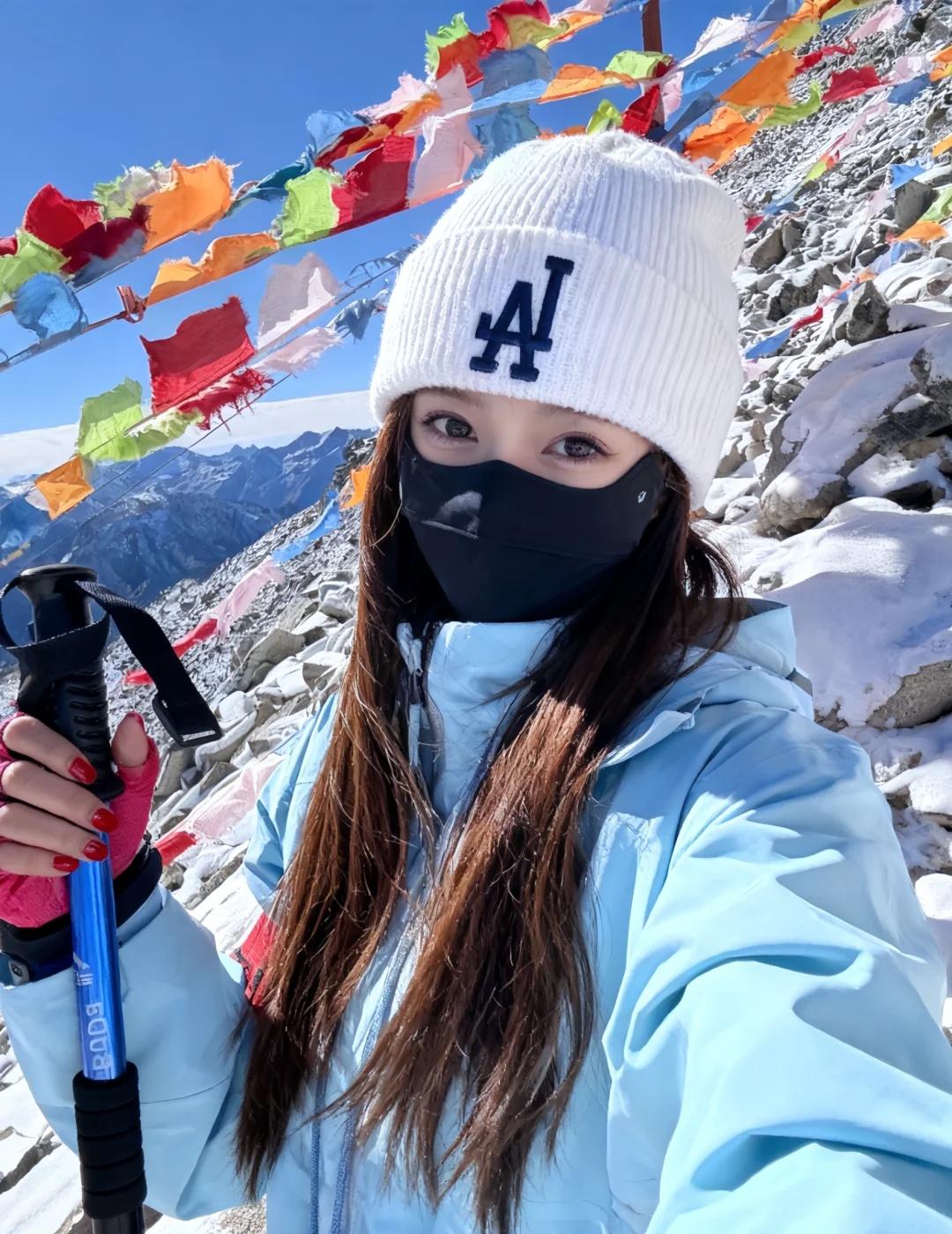 奥太娜雪山｜攻略分享 ｜文案分享
🏔️你总是向往别人的天空 却忘记自己才是明媚