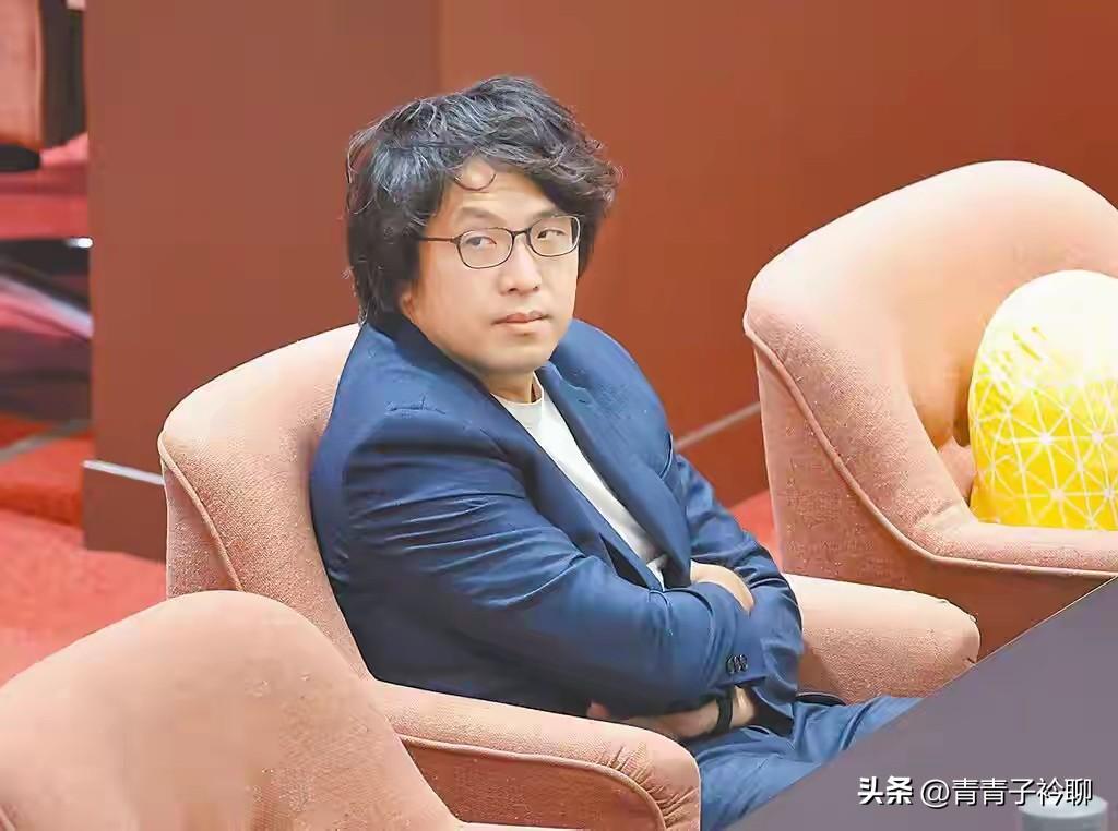 伊朗的反侵略战争打得有声有色，爆炸声和火光的颜色是中东3月的风景线。不过，这一切