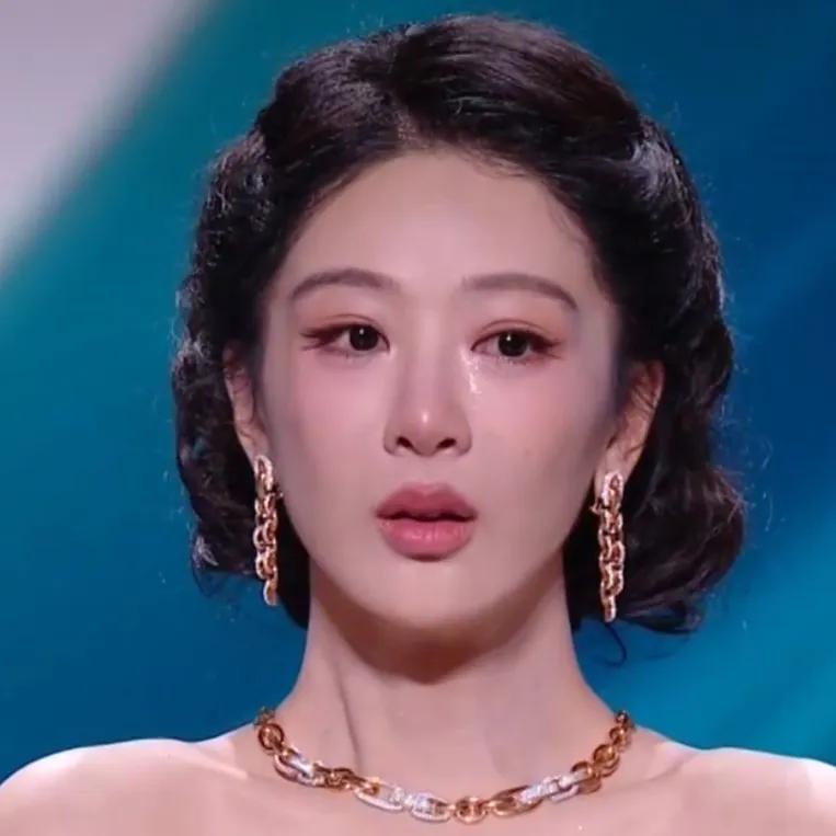 小沈阳女儿化一次妆3万
已经够让我震惊的了
没想到杨紫的妆造，直接让我惊掉下巴