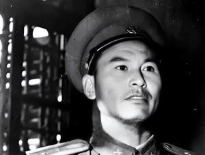 1957年12月17日，时任福州军区高炮某师副师长的张清荣乔装打扮，乘坐渔船逃到